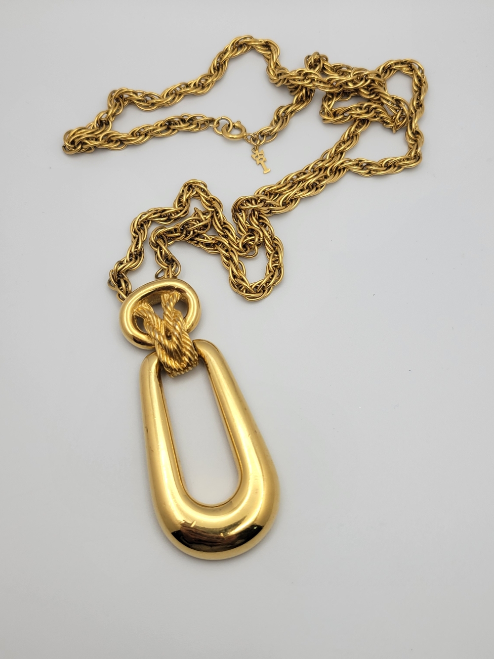 Signed Trifari 70s Mod Gold Horseshoe Pendant Rope Chain Necklace Sculptural